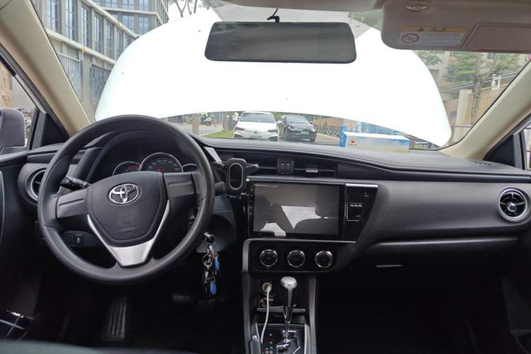 Used Toyota Corolla 2017 Revised Version 1.2T S-CVT GL Center Console