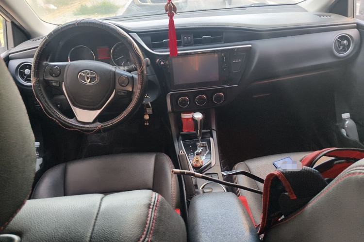 Used Toyota Corolla 2017 Revised Version 1.2T S-CVT GL-i Center Console