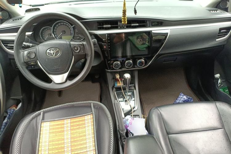 Used Toyota Corolla 2017 1.2T CVT GL Center Console