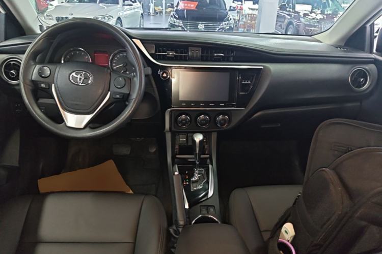 Used Toyota Corolla 2017 Revised Version 1.2T S-CVT GL-i Center Console