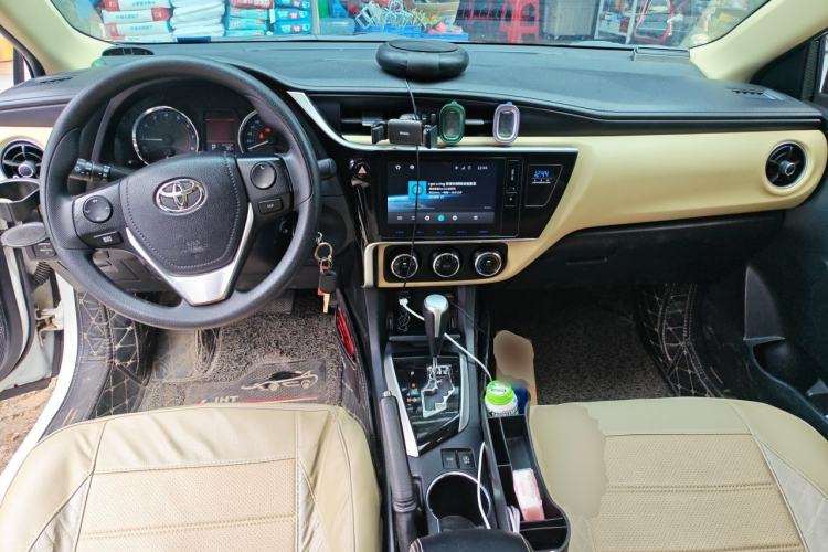 Used Toyota Corolla 2017 Revised Version 1.2T S-CVT GL-i Center Console