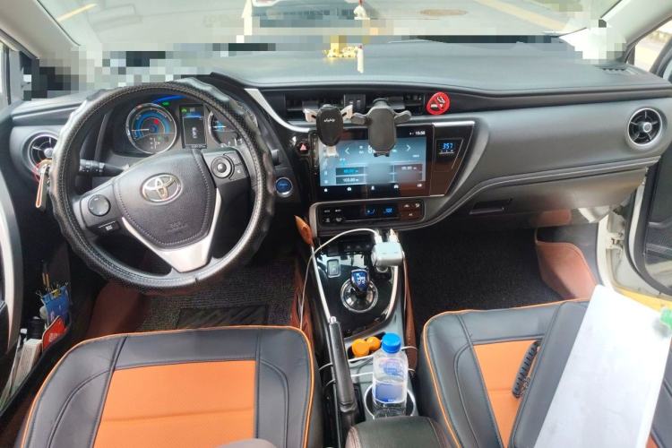Used Toyota Corolla 2017 Revised Dual-Engine 1.8L E-CVT Leading Edition Center Console
