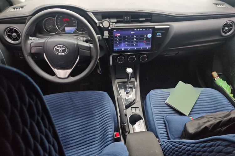 Used Toyota Corolla 2017 Revised Version 1.2T S-CVT GL Center Console