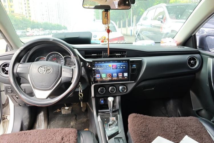 Used Toyota Corolla 2017 Revised Version 1.2T S-CVT GL Center Console