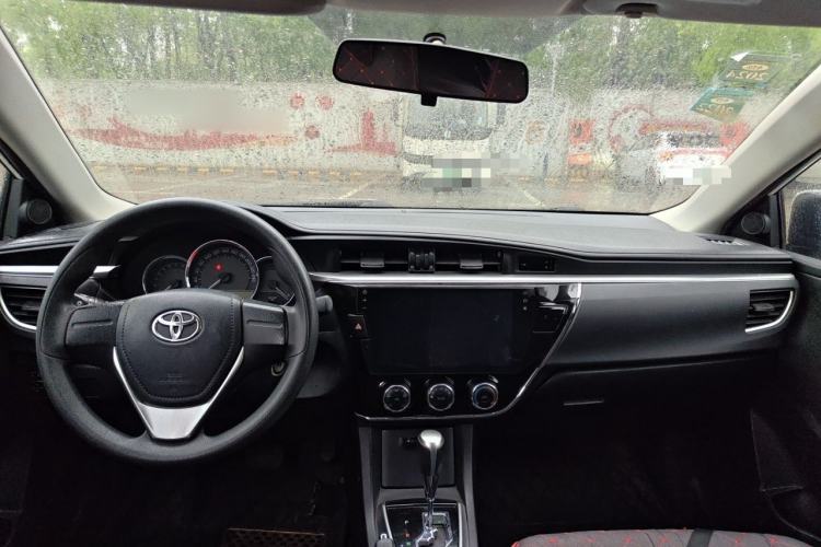 Used Toyota Corolla 2017 1.6L CVT GL Center Console