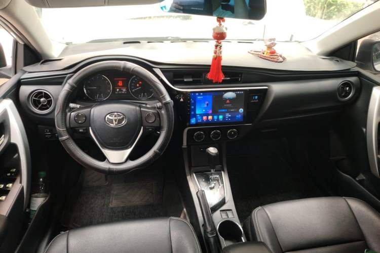 Used Toyota Corolla 2017 Revised Version 1.2T S-CVT GL-i Center Console