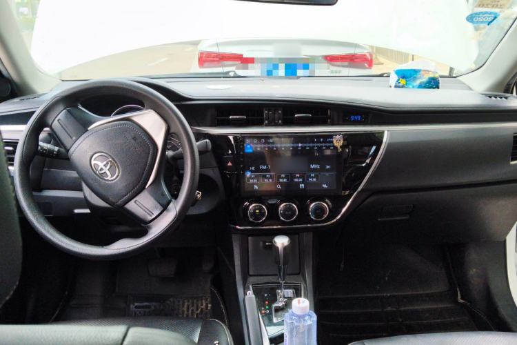 Used Toyota Corolla 2017 Revised Version 1.6L S-CVT GL Center Console