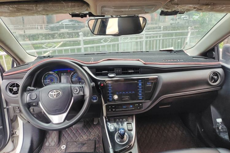 Used Toyota Corolla 2017 Revised Dual-Engine 1.8L E-CVT Leading Edition Center Console