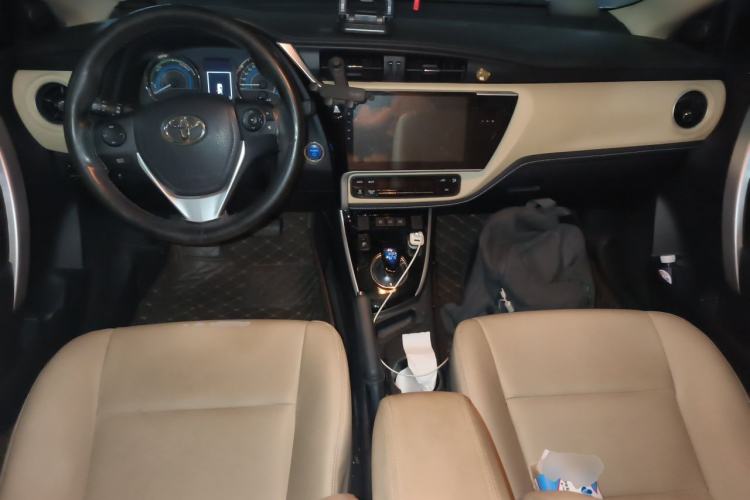 Used Toyota Corolla 2017 Revised Dual-Engine 1.8L E-CVT Leading Edition Center Console
