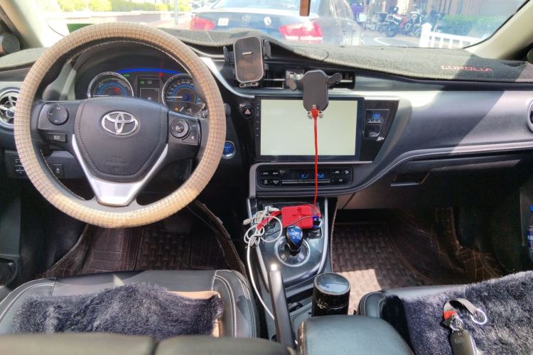 Used Toyota Corolla 2017 Revised Dual-Engine 1.8L E-CVT Leading Edition Center Console