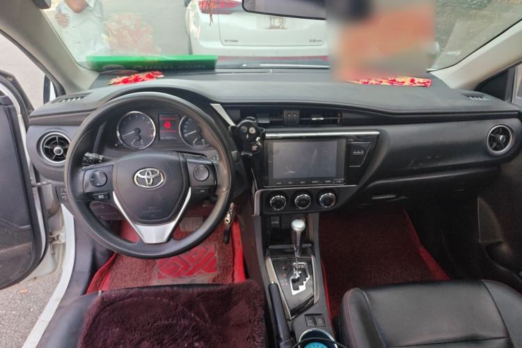 Used Toyota Corolla 2017 Revised Version 1.2T S-CVT GL-i Center Console