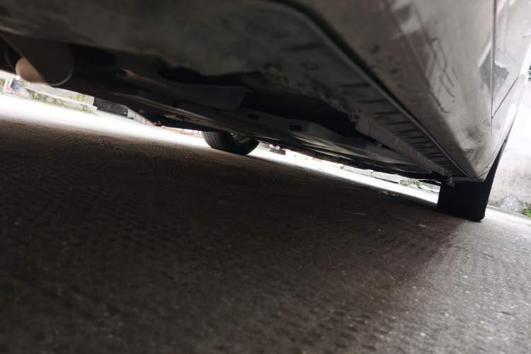 Used Toyota Corolla 2017 Revised Dual-Engine 1.8L E-CVT Leading Edition Chassis Rear Right