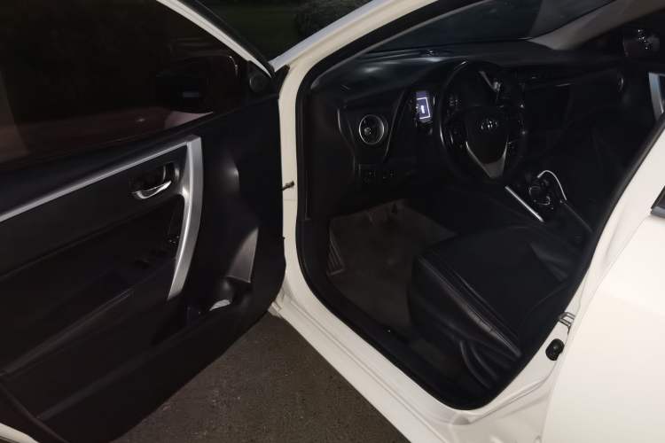 Used Toyota Corolla 2017 Revised Dual-Engine 1.8L E-CVT Elite Edition Driver Seat