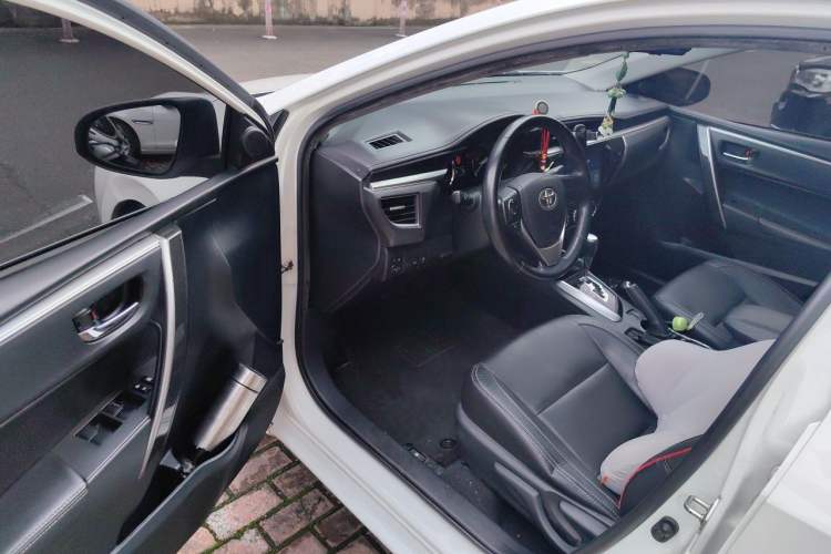 Used Toyota Corolla 2017 1.2T CVT GL-i Leather Edition Driver Seat