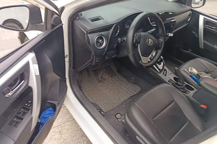 Used Toyota Corolla 2017 Revised Dual-Engine 1.8L E-CVT Leading Edition Driver Seat