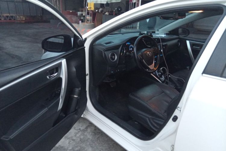 Used Toyota Corolla 2017 Revised Dual-Engine 1.8L E-CVT Elite Edition Driver Seat
