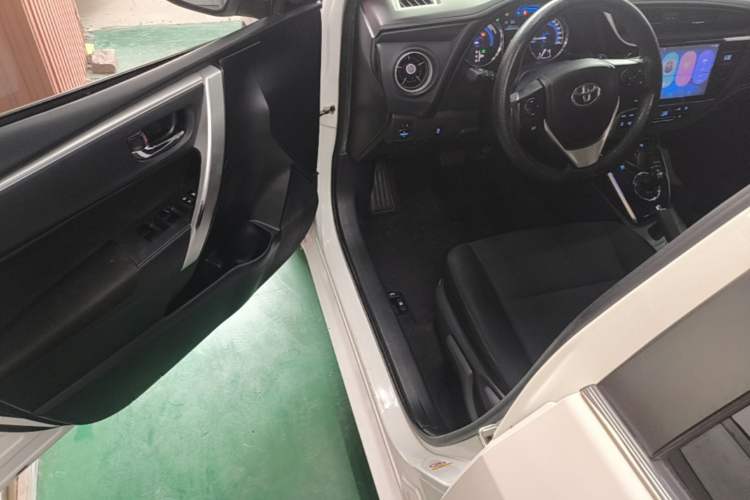 Used Toyota Corolla 2017 Revised Dual-Engine 1.8L E-CVT Leading Edition Driver Seat