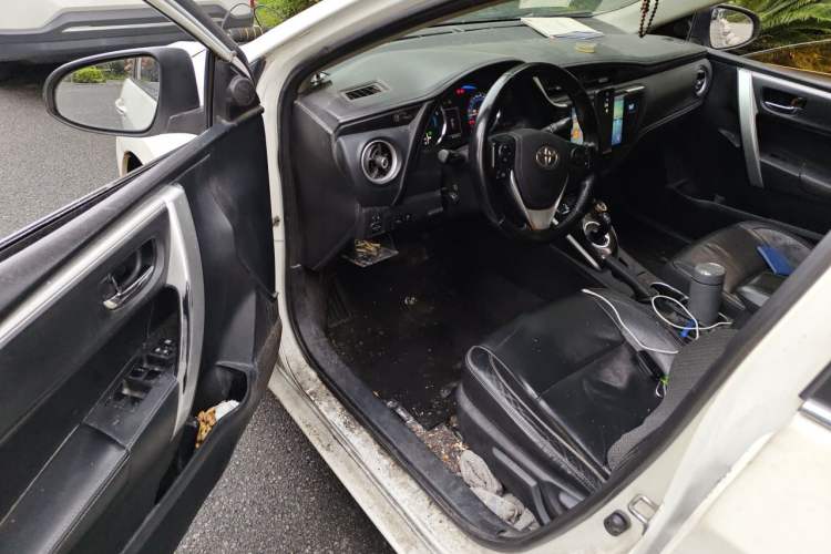 Used Toyota Corolla 2017 Revised Dual-Engine 1.8L E-CVT Elite Edition Driver Seat