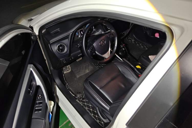 Used Toyota Corolla 2017 Revised Dual-Engine 1.8L E-CVT Elite Edition Driver Seat