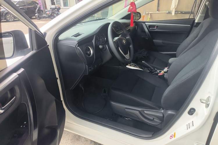 Used Toyota Corolla 2017 Revised Version 1.2T S-CVT GL Driver Seat