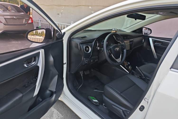 Used Toyota Corolla 2017 Revised Dual-Engine 1.8L E-CVT Leading Edition Driver Seat