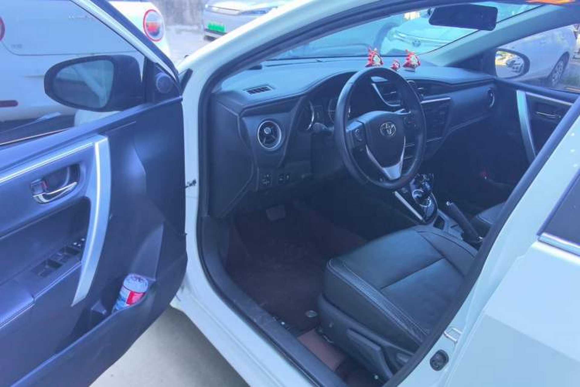Used Toyota Corolla 2017 Revised Dual-Engine 1.8L E-CVT Elite Edition Driver Seat