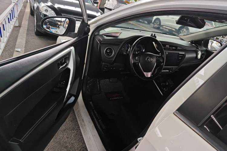 Used Toyota Corolla 2017 Revised Dual-Engine 1.8L E-CVT Elite Edition Driver Seat