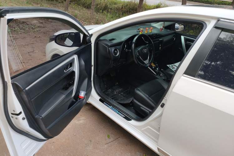 Used Toyota Corolla 2017 Revised Dual-Engine 1.8L E-CVT Elite Edition Driver Seat