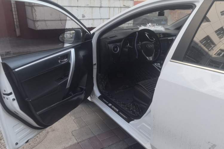Used Toyota Corolla 2017 Revised Dual-Engine 1.8L E-CVT Leading Edition Driver Seat