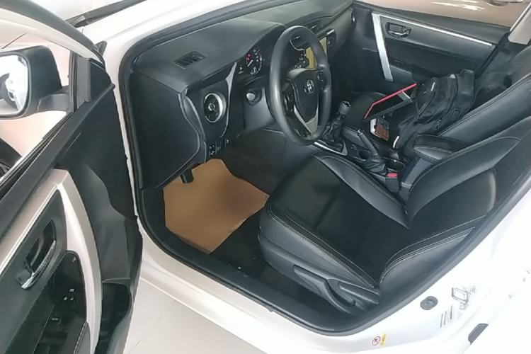 Used Toyota Corolla 2017 Revised Version 1.2T Manual GL-i Driver Seat