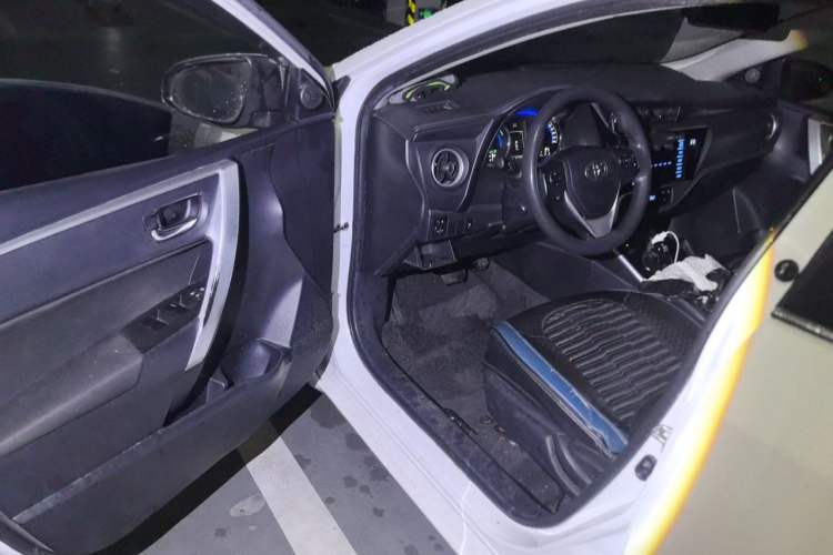 Used Toyota Corolla 2017 Revised Dual-Engine 1.8L E-CVT Leading Edition Driver Seat
