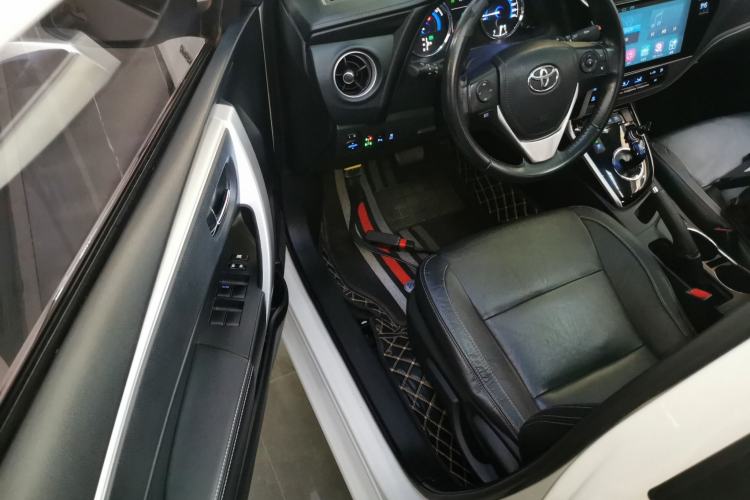 Used Toyota Corolla 2017 Revised Dual-Engine 1.8L E-CVT Elite Edition Driver Seat