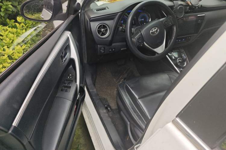 Used Toyota Corolla 2017 Revised Dual-Engine 1.8L E-CVT Elite Edition Driver Seat