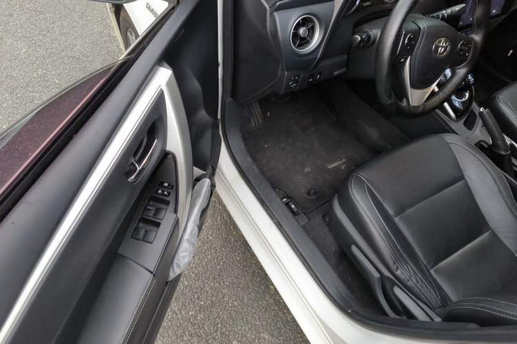 Used Toyota Corolla 2017 Revised Dual-Engine 1.8L E-CVT Elite Edition Driver Seat