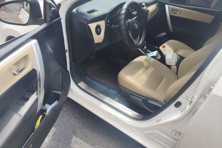 Used Toyota Corolla 2017 Revised Dual-Engine 1.8L E-CVT Leading Edition Driver Seat
