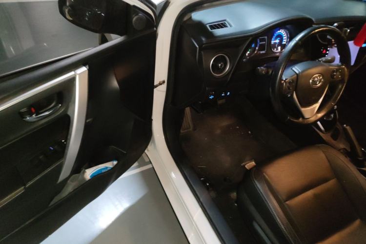 Used Toyota Corolla 2017 Revised Dual-Engine 1.8L E-CVT Elite Edition Driver Seat