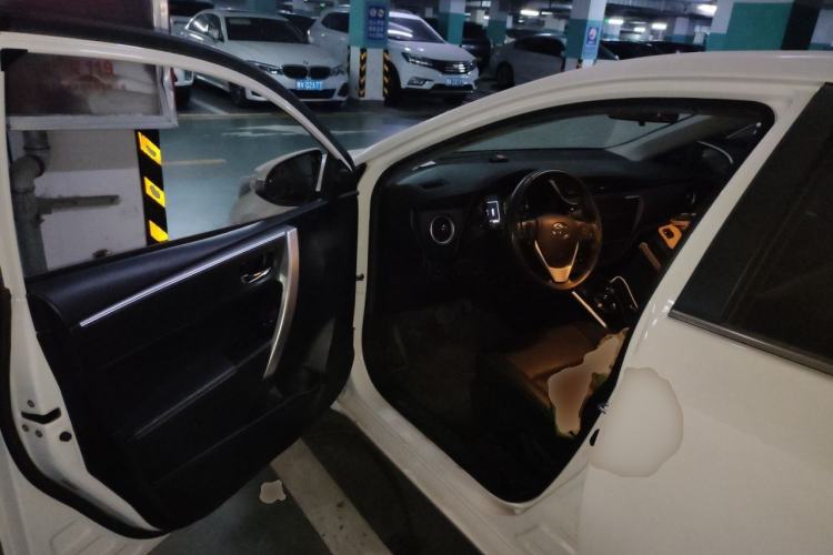 Used Toyota Corolla 2017 Revised Dual-Engine 1.8L E-CVT Elite Edition Driver Seat