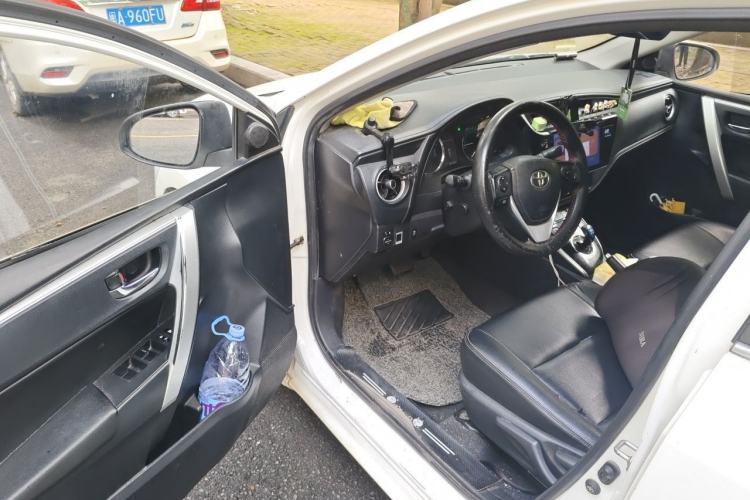 Used Toyota Corolla 2017 Revised Dual-Engine 1.8L E-CVT Luxury Edition Driver Seat