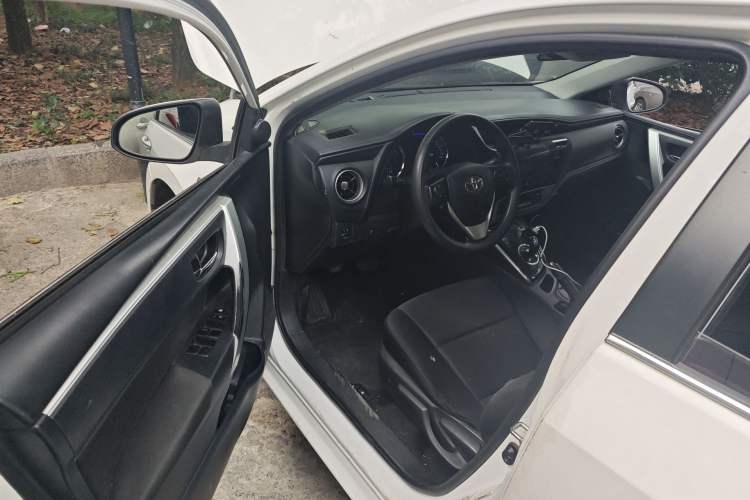 Used Toyota Corolla 2017 Revised Dual-Engine 1.8L E-CVT Leading Edition Driver Seat