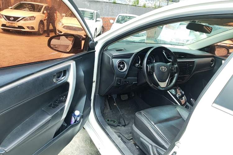 Used Toyota Corolla 2017 Revised Dual-Engine 1.8L E-CVT Elite Edition Driver Seat