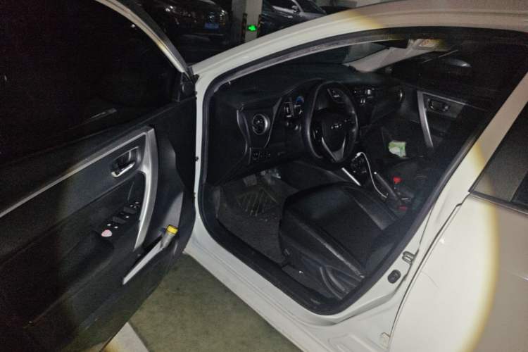 Used Toyota Corolla 2017 Revised Dual-Engine 1.8L E-CVT Leading Edition Driver Seat