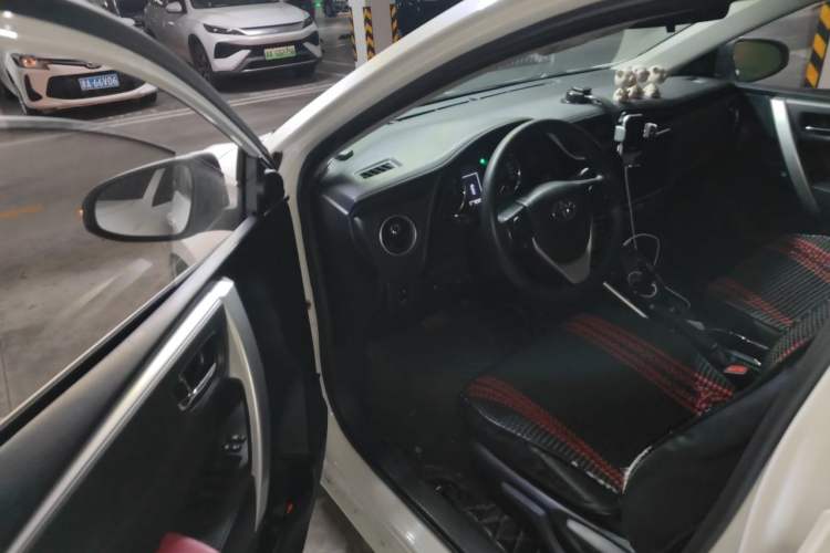 Used Toyota Corolla 2017 Revised Dual-Engine 1.8L E-CVT Leading Edition Driver Seat
