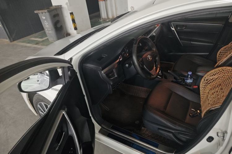 Used Toyota Corolla 2017 Revised Dual-Engine 1.8L E-CVT Elite Edition Driver Seat