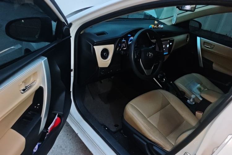 Used Toyota Corolla 2017 Revised Dual-Engine 1.8L E-CVT Elite Edition Driver Seat