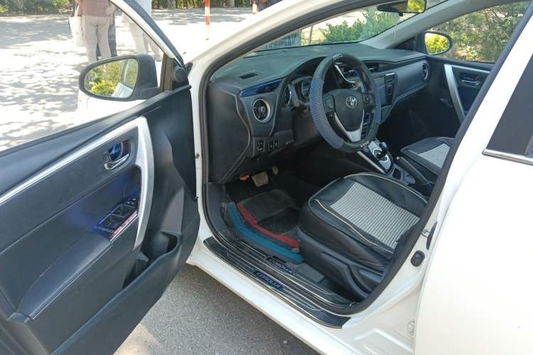 Used Toyota Corolla 2017 Revised Dual-Engine 1.8L E-CVT Elite Edition Driver Seat