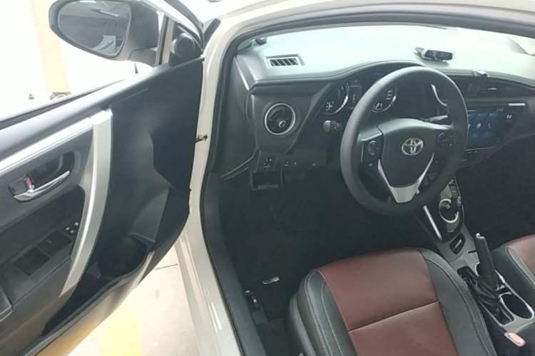 Used Toyota Corolla 2017 Revised Dual-Engine 1.8L E-CVT Elite Edition Driver Seat