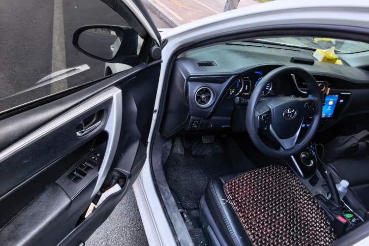 Used Toyota Corolla 2017 Revised Dual-Engine 1.8L E-CVT Leading Edition Driver Seat