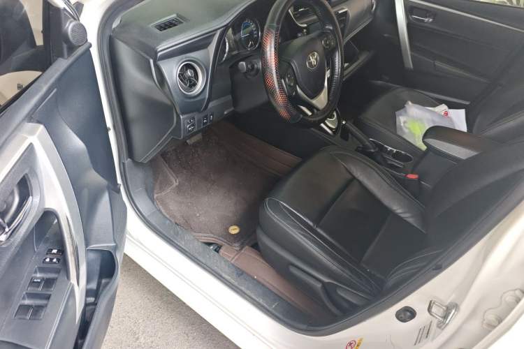 Used Toyota Corolla 2017 Revised Dual-Engine 1.8L E-CVT Elite Edition Driver Seat