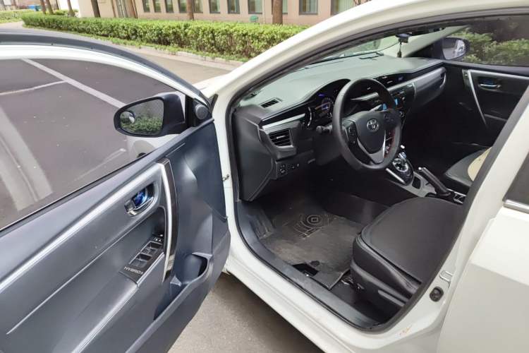 Used Toyota Corolla 2017 Revised Dual-Engine 1.8L E-CVT Elite Edition Driver Seat