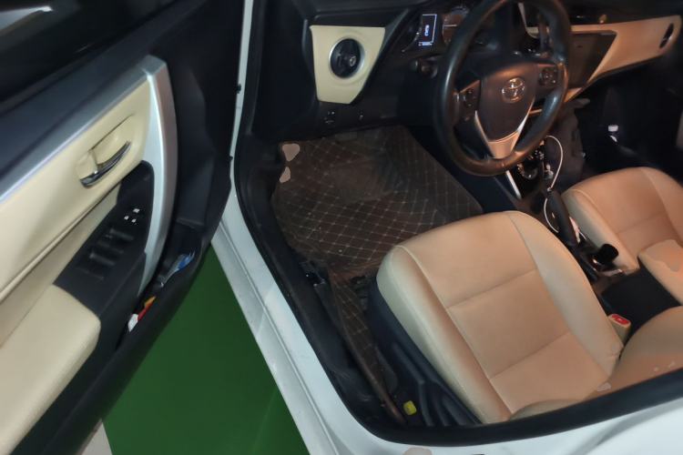 Used Toyota Corolla 2017 Revised Dual-Engine 1.8L E-CVT Leading Edition Driver Seat